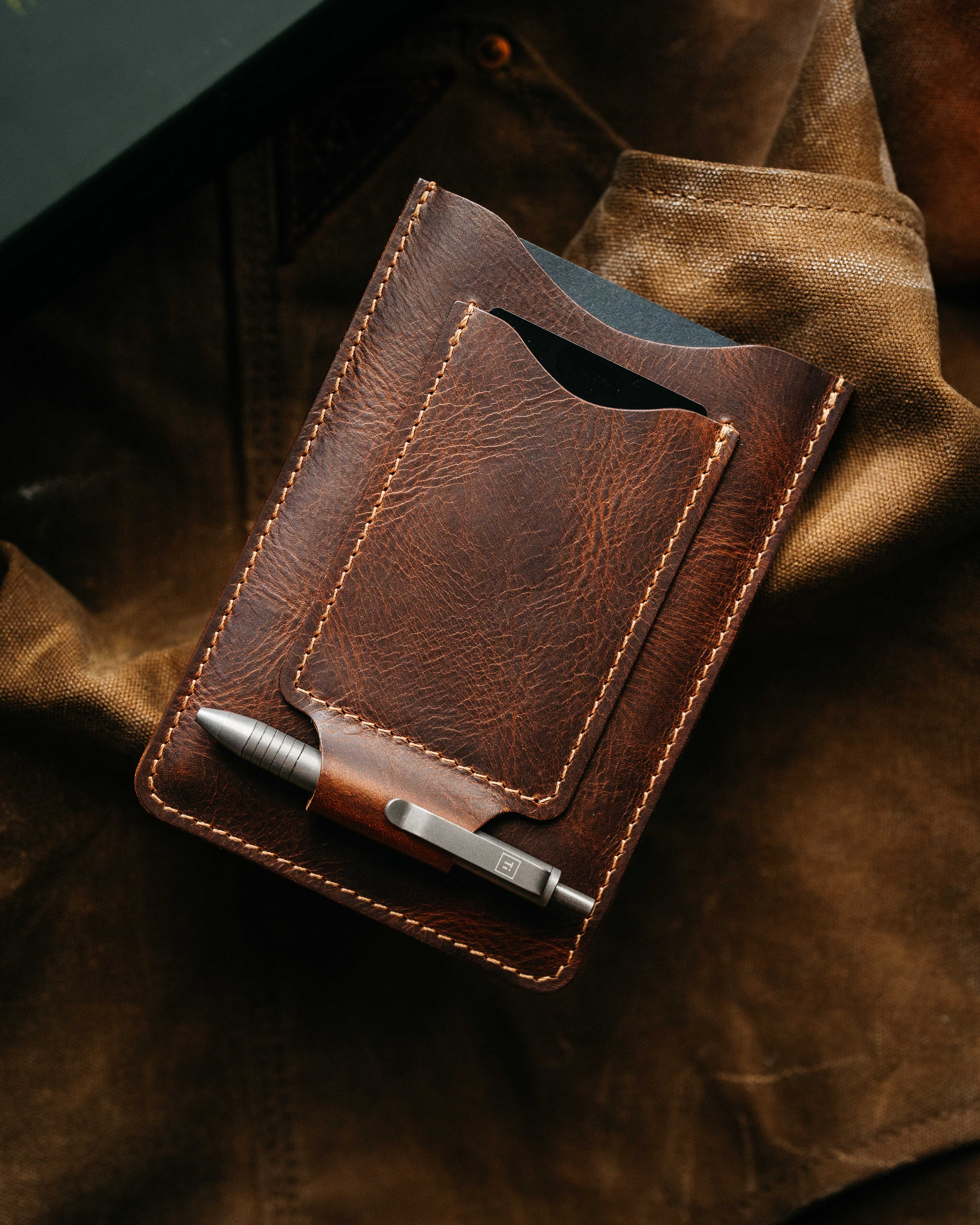 The Scribe Sleeve - Rugged Tan