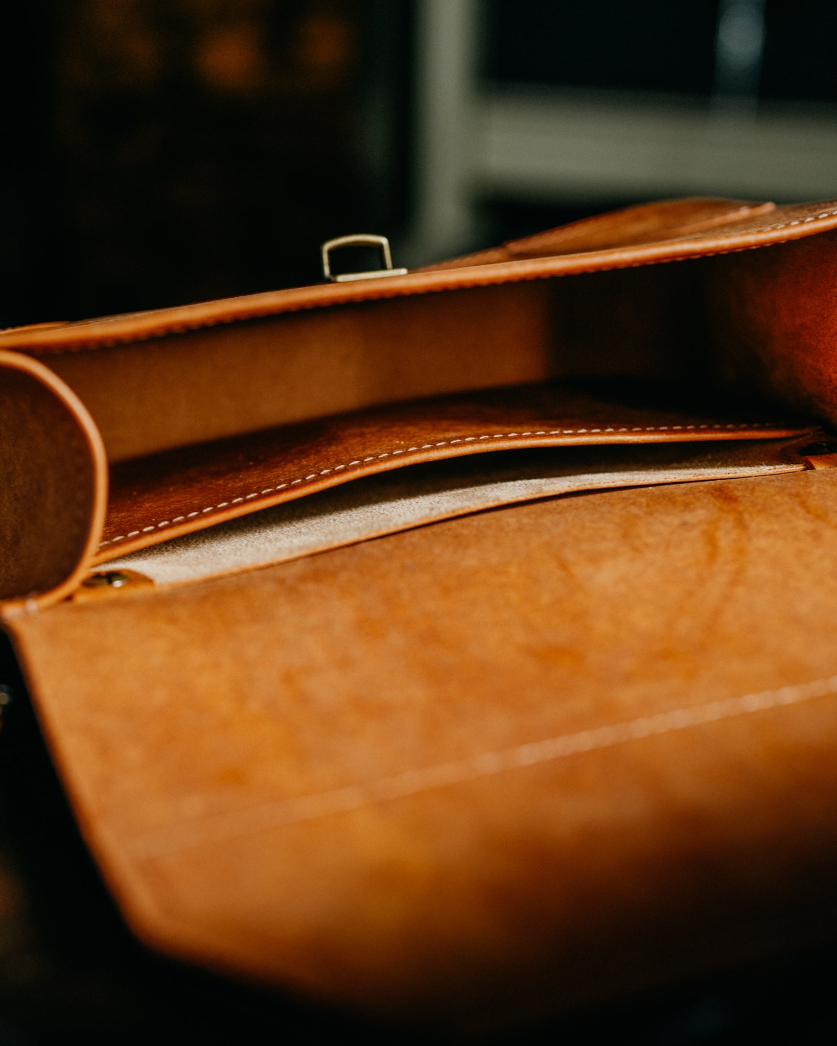 The Traveler Crossbody Bag - Italian Pueblo