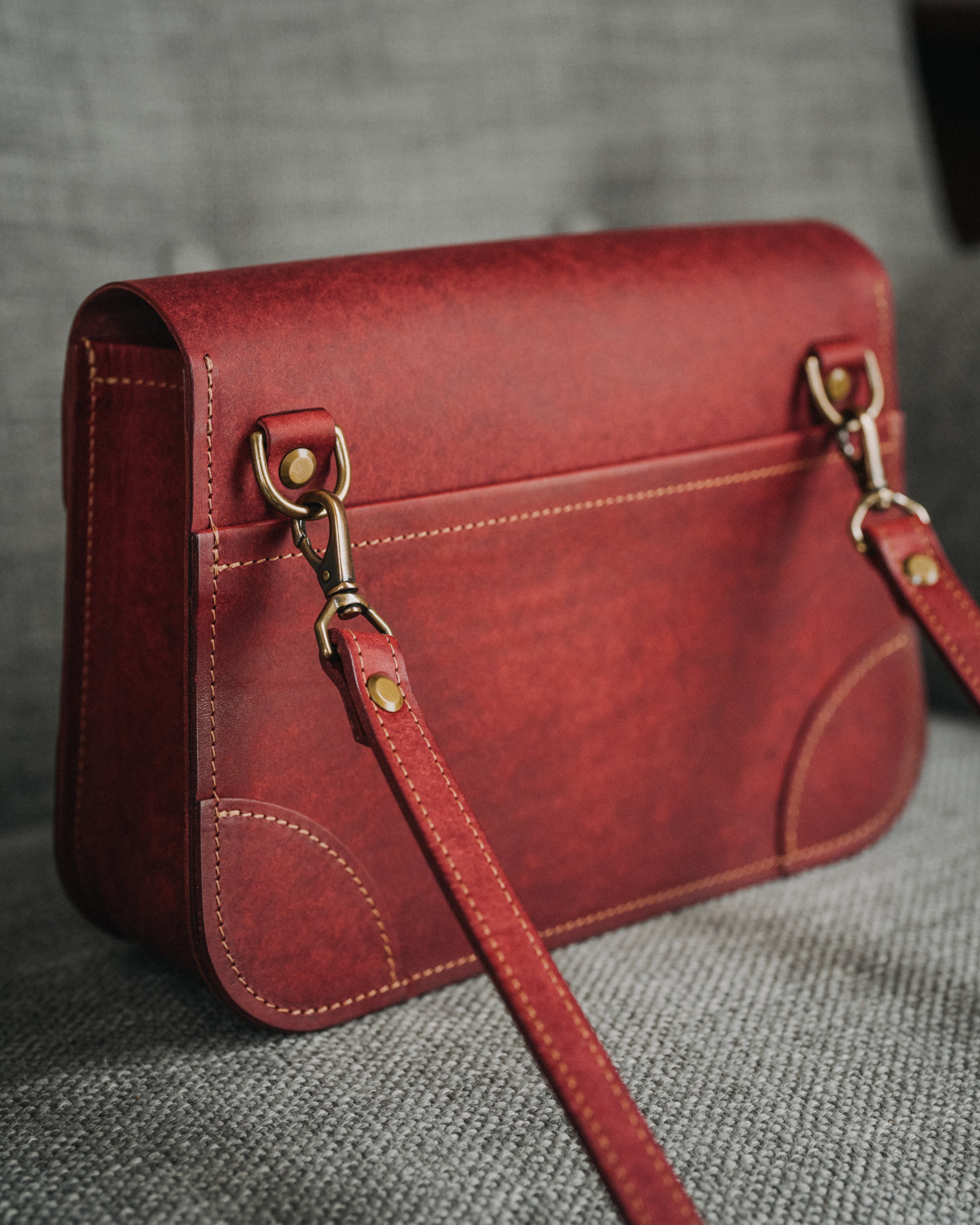 The Traveler Crossbody Bag - Mosto