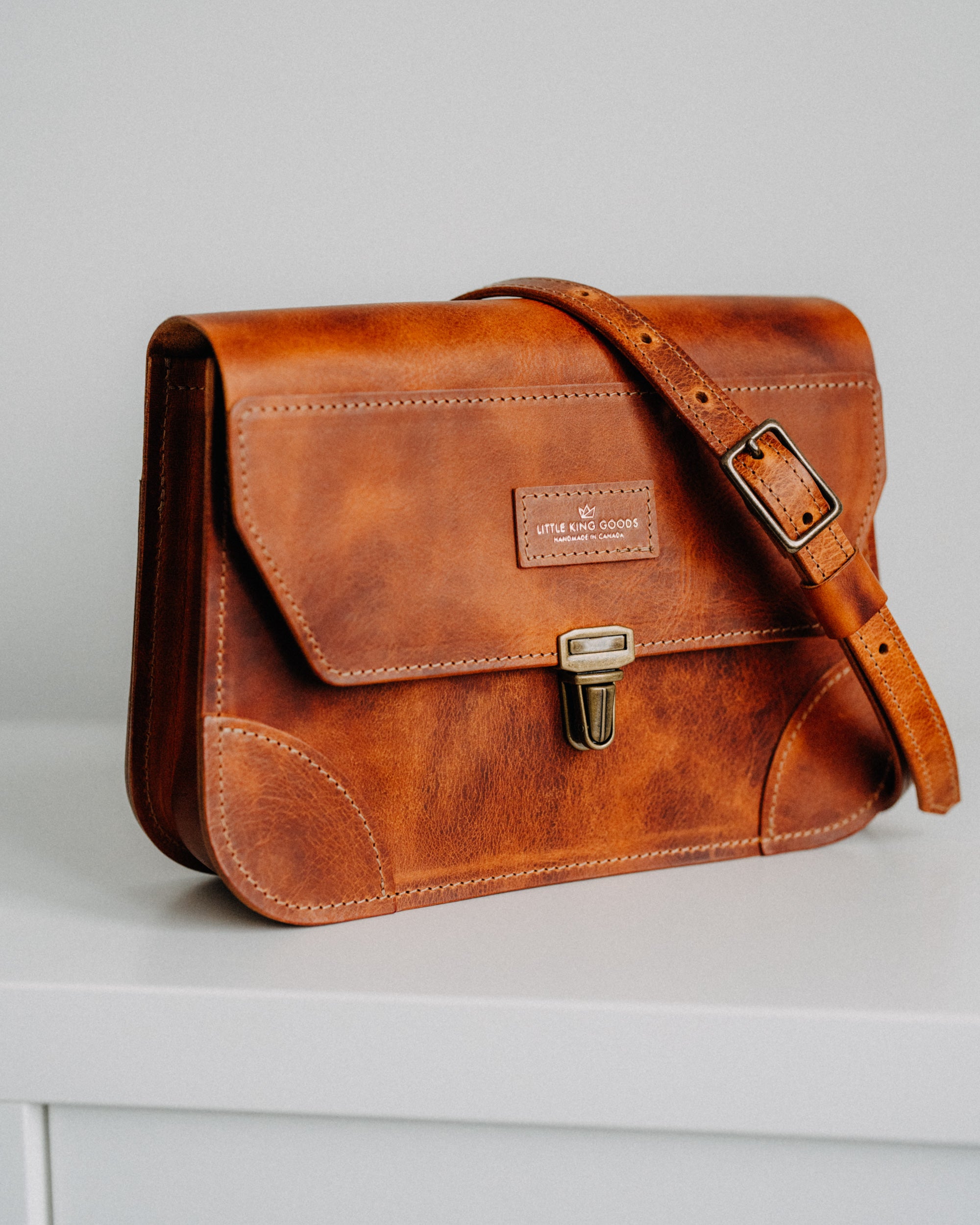 The Traveler Crossbody Bag - Olmo