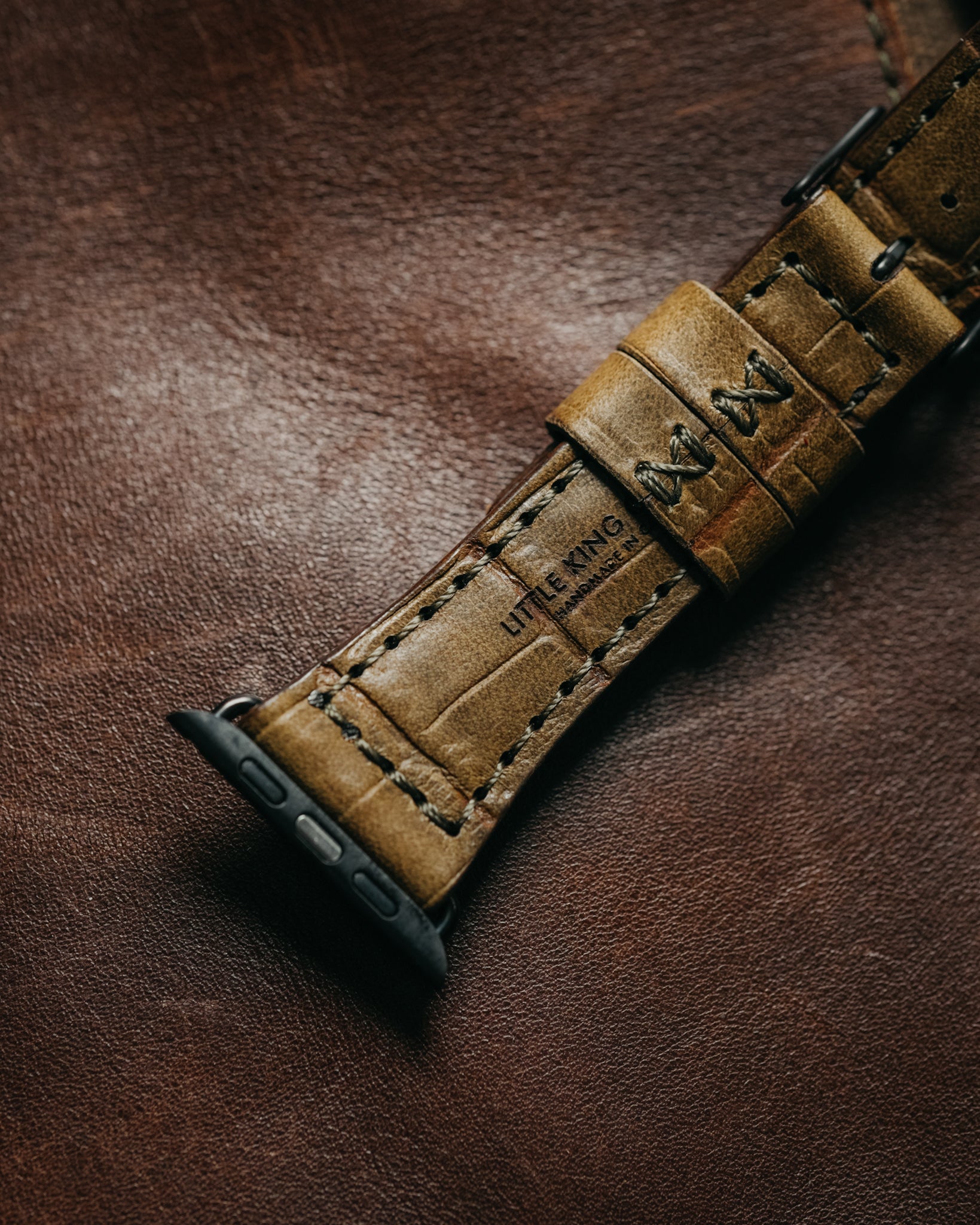 LKG APPLE WATCH STRAP - Alligator Print - Olive