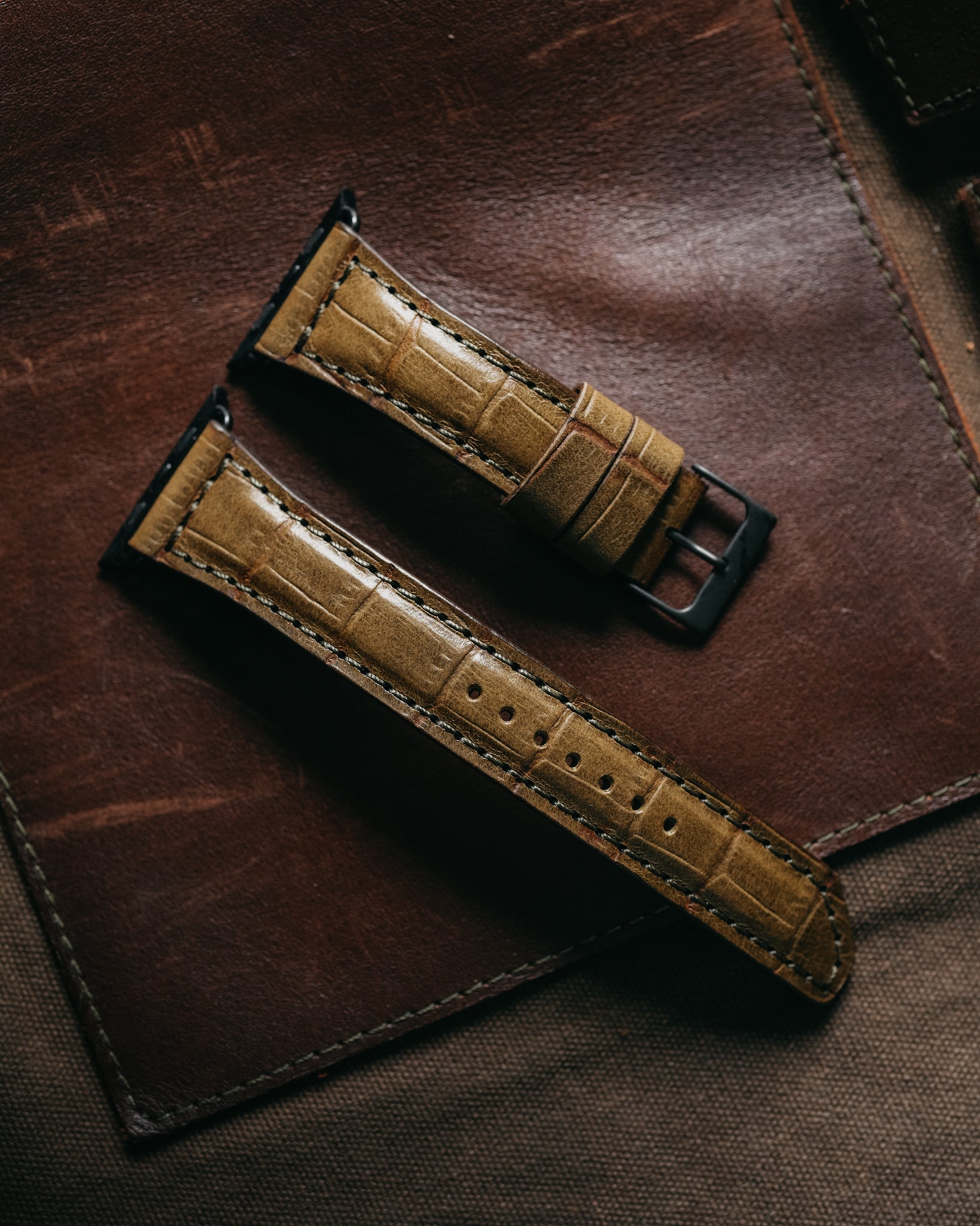 LKG APPLE WATCH STRAP - Alligator Print - Olive